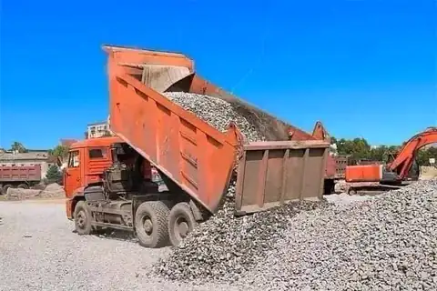 Tipper body being emptied