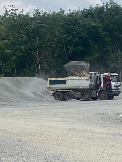 Materials delivery truck