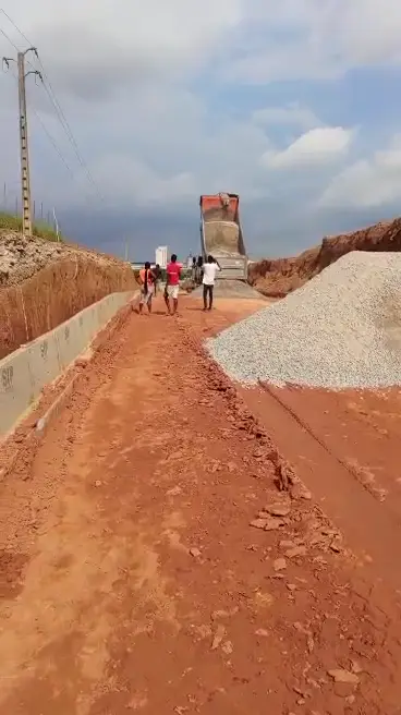 Spreading aggregates on a road